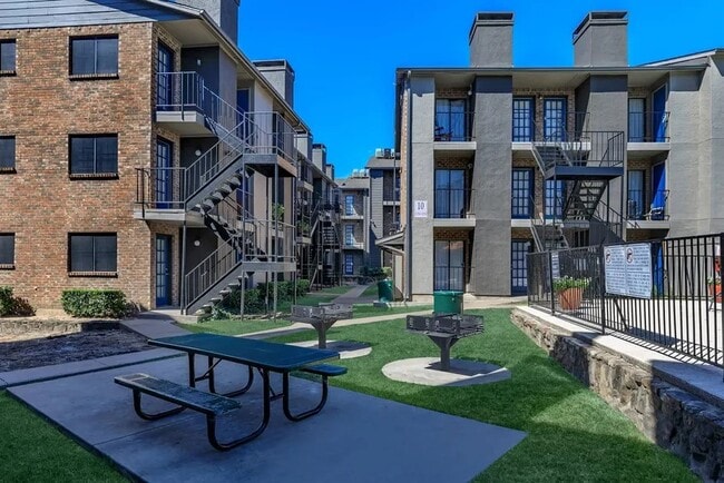 Building Photo - Sedona Ridge