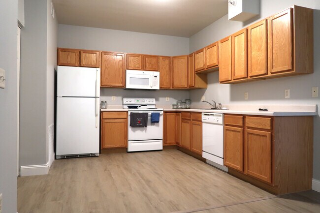 Kitchen - 461 N 1st Ave