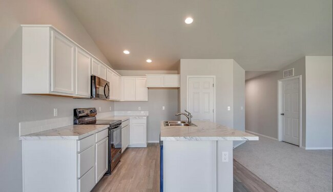 Building Photo - 1020 SW Sparrow Pl