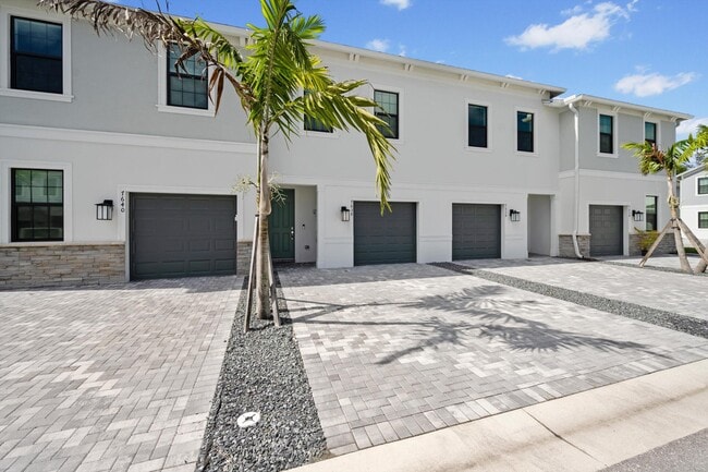 Building Photo - 7638 SW Lucy Ln