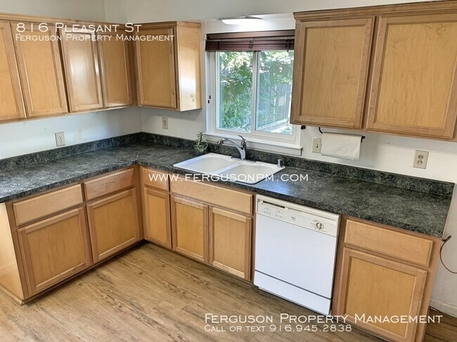 Foto del edificio - 816 Pleasant St