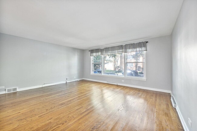 Building Photo - 5429 N Kimball Ave