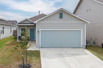 Building Photo - 257 Muscovy Dr