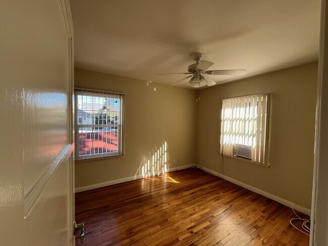 Foto del edificio - 128 N Maple Street