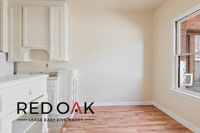 Foto del edificio - Charming, Super Spacious Studio with Sun-D...