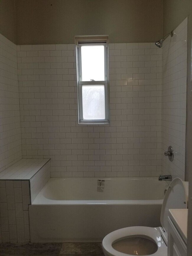 Building Photo - 5632 S Lowe Ave