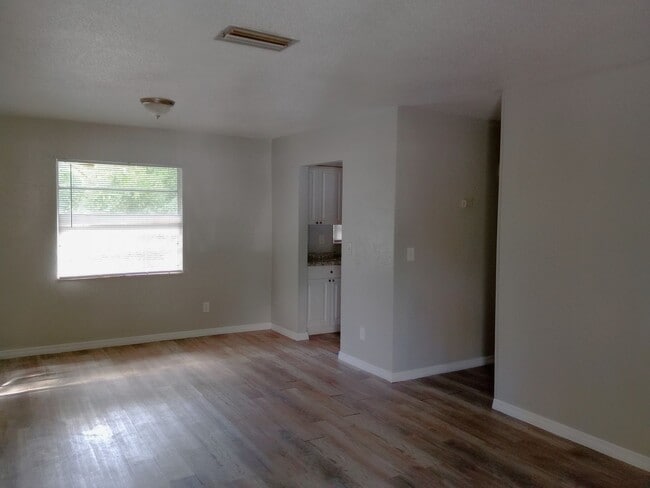 Building Photo - 1217 Kennedy Rd