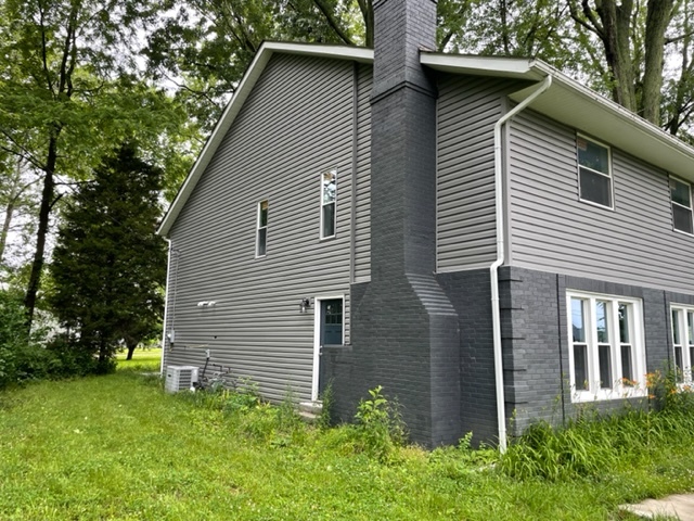 Building Photo - 3134 Chestnut Ln NE