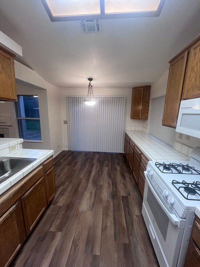 Building Photo - NICE UPDATED HOME IN ANTELOPE!!