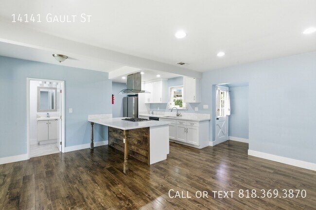 Building Photo - 14141 Gault St