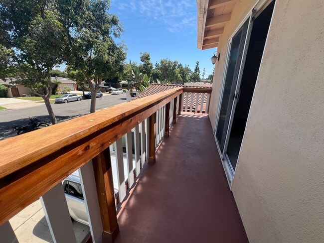 Building Photo - 1014 Mirasol St