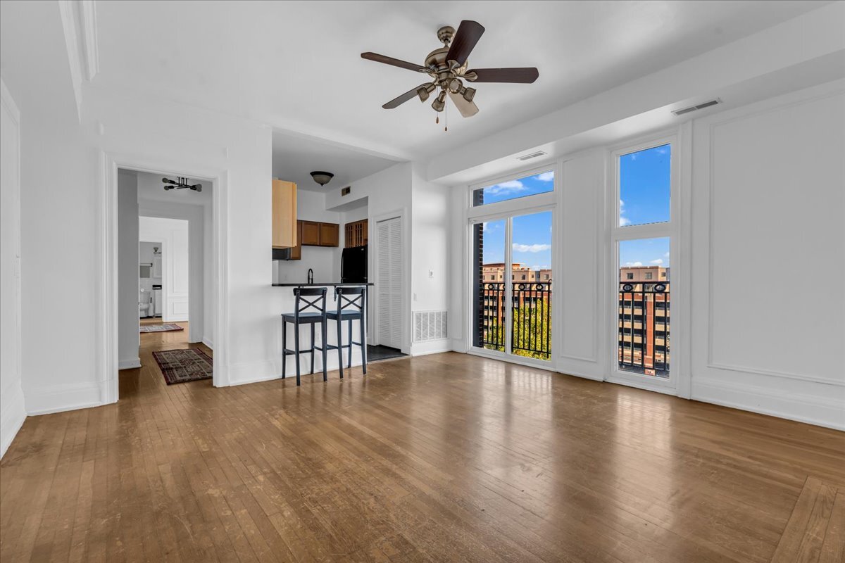 Foto principal - 2900 E Jefferson Ave