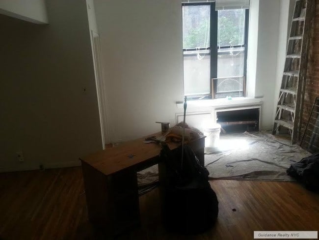Building Photo - 114 W 74th St