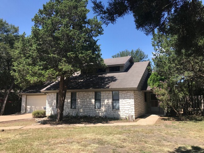 Foto del edificio - 108 Stone Canyon Ct