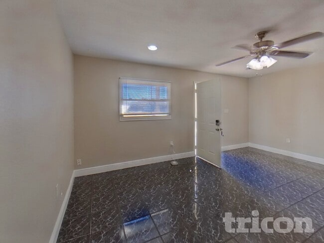 Building Photo - 8104 Plunkett Ave