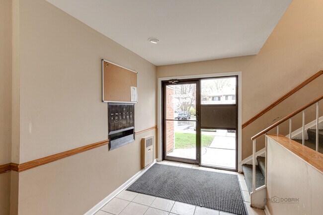 Building Photo - 2200 Bayside Dr
