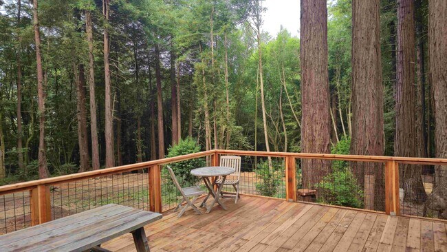 Foto del edificio - Beautifully Remodeled Sanctuary Nestled On...