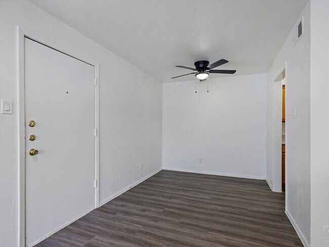 Building Photo - Marbella - 1 Bedroom 1 Bathroom