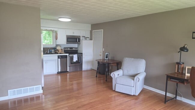 Building Photo - Move-In Ready Gem in the Heart of Forest Lake