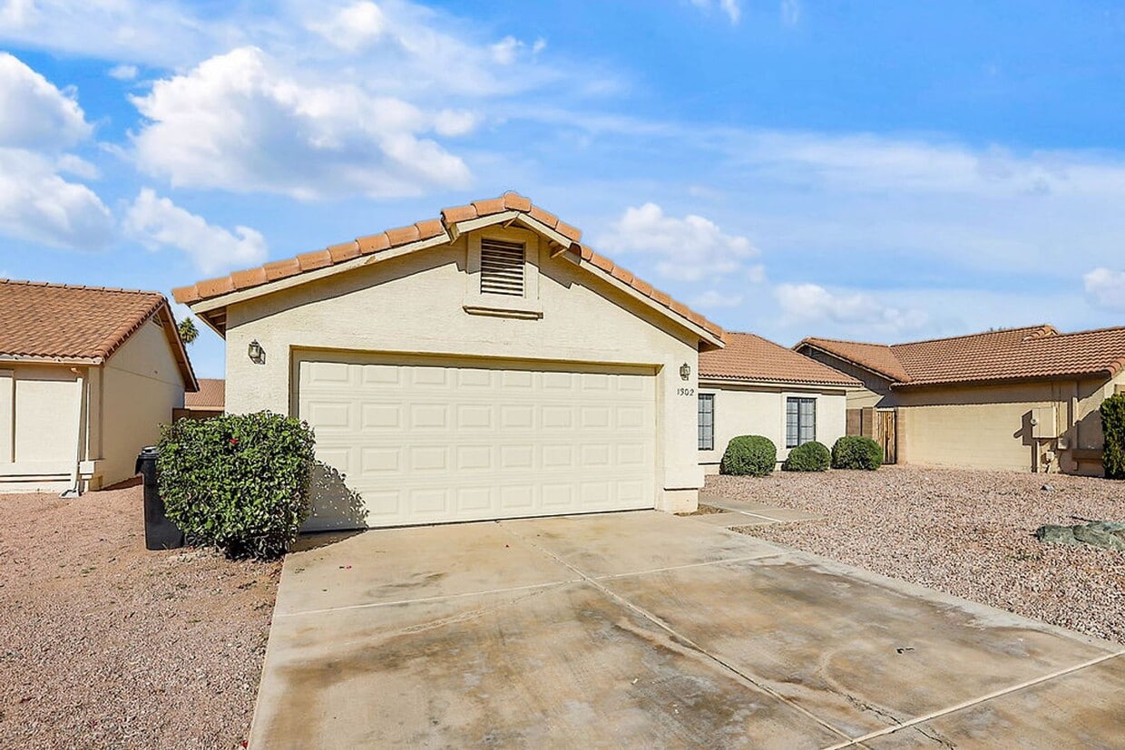 Primary Photo - Great Gilbert home!