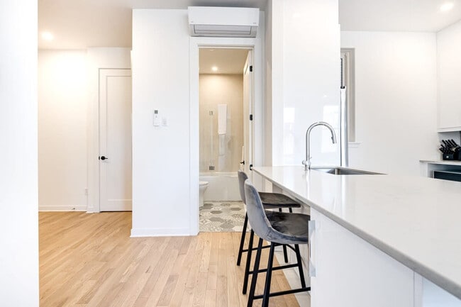Photo du bâtiment - 4290 Rue Hutchison