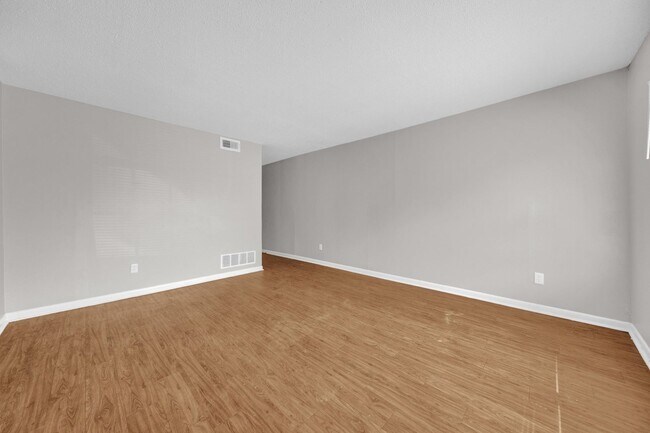 Building Photo - 689 Miles