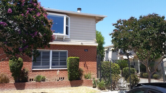 Vista frontal - 1321 E Appleton St