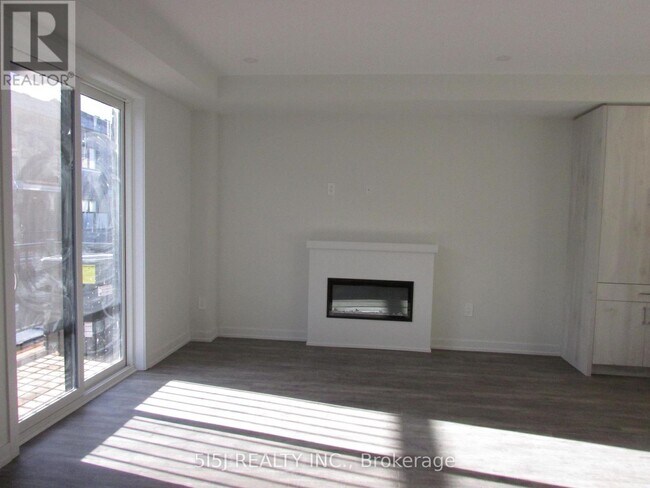 Building Photo - 18 Mermot Ln