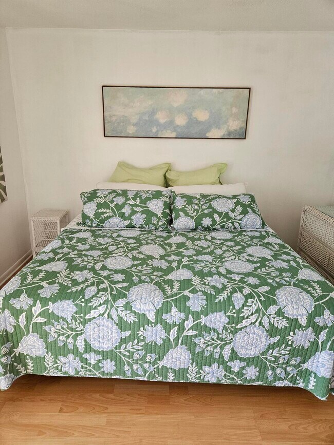 Building Photo - 680 Horizon W