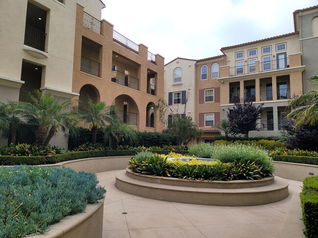 Building Photo - Luxury Condo In Playa Vista