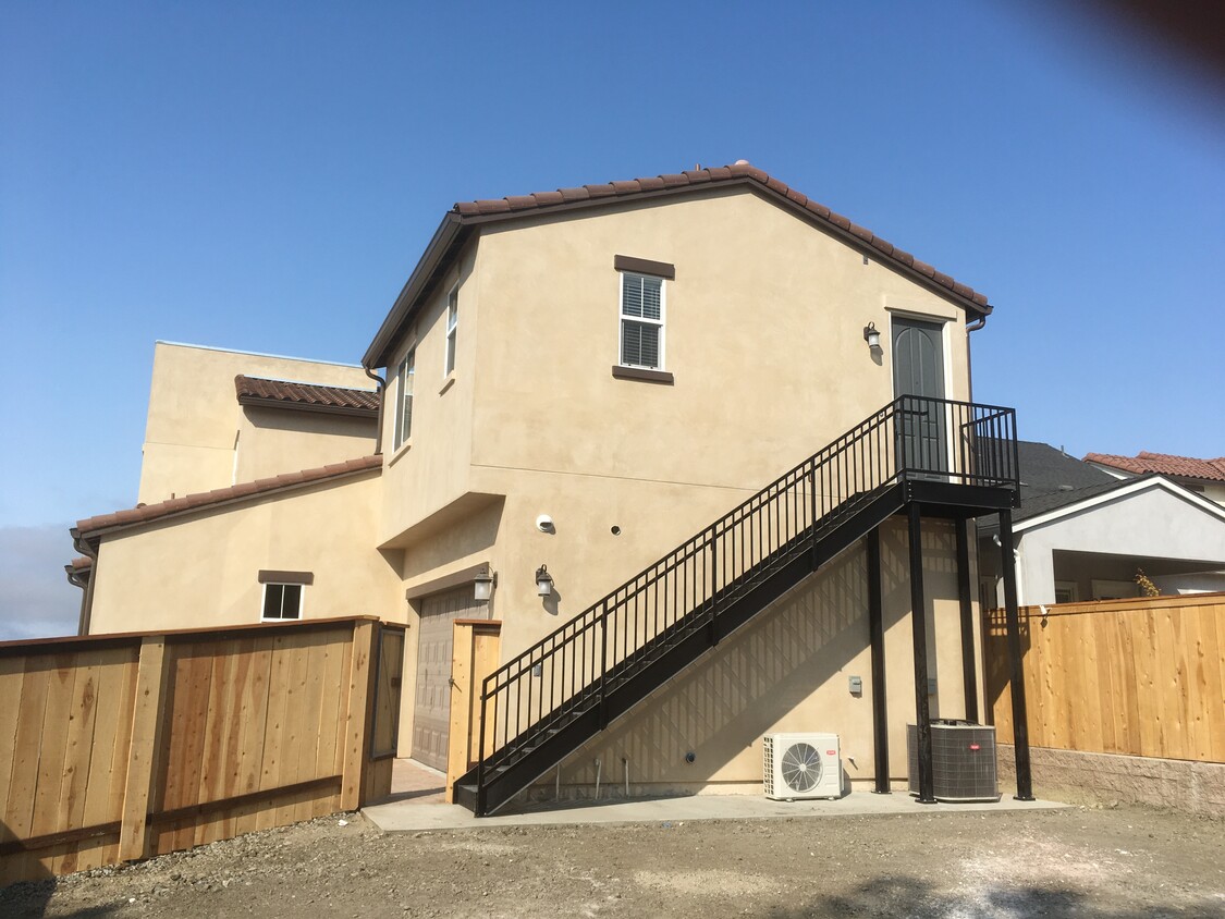 Upstairs unit - 3790 Park Ridge Ln