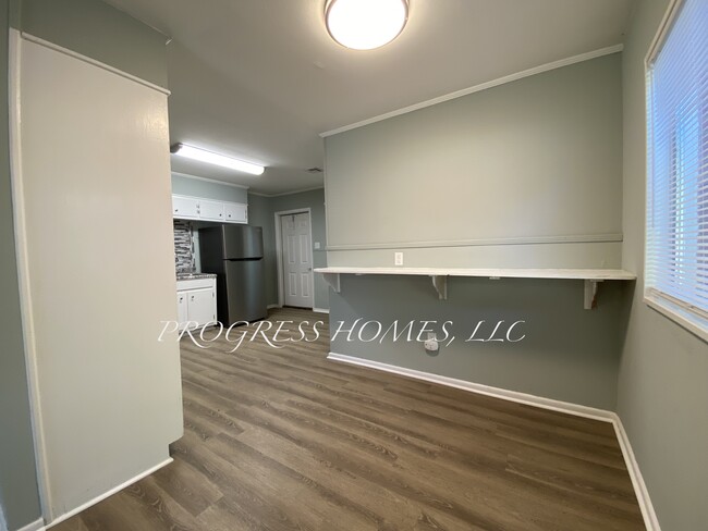 Building Photo - 1003 8th Ave SW