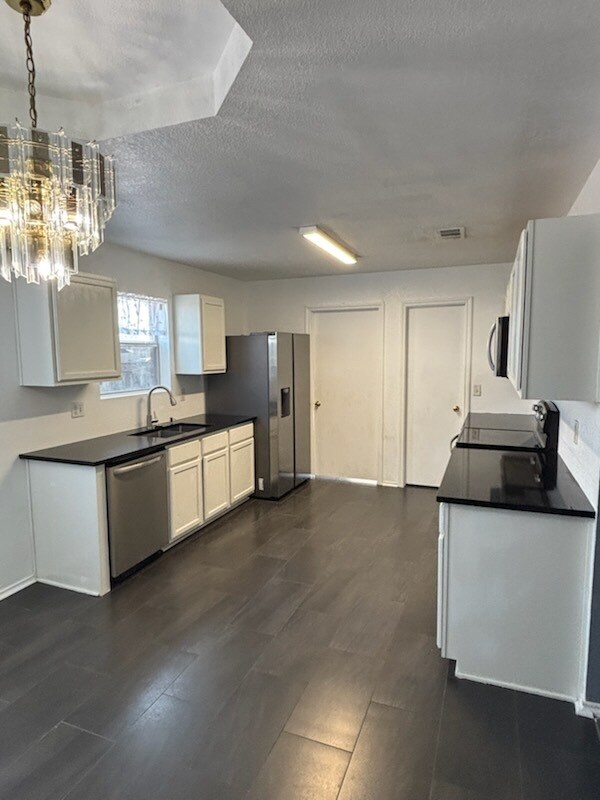 Building Photo - 3501 Driftwood Dr