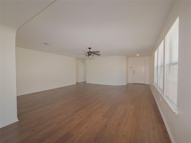 Building Photo - 4604 Woodstock Dr