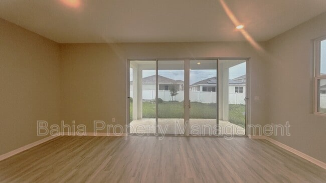 Foto del edificio - 819 Folklore Ln