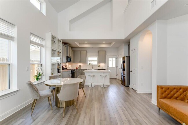 Foto del edificio - 6412 Owl Creek Ln