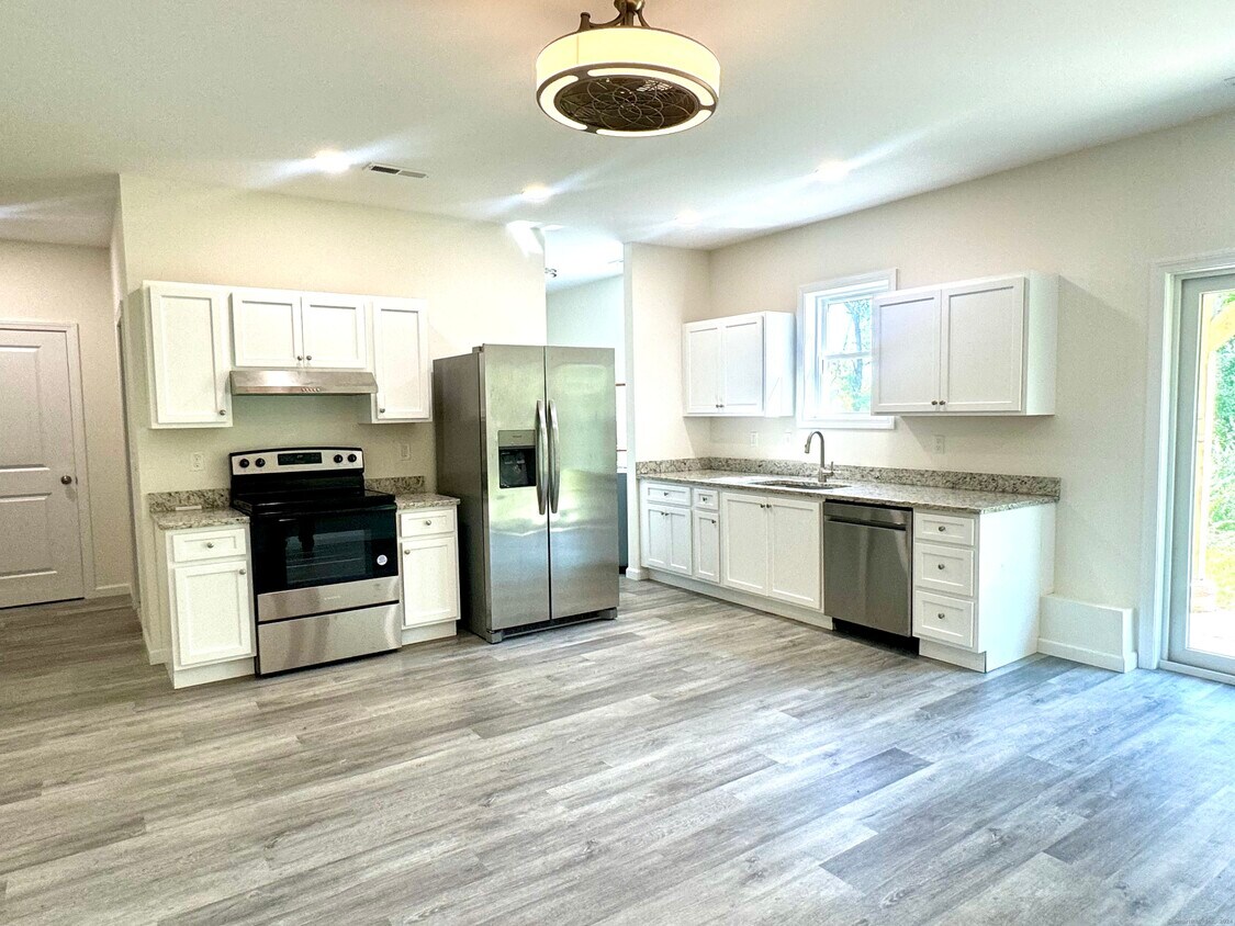 Foto principal - 455R Sherman Ave