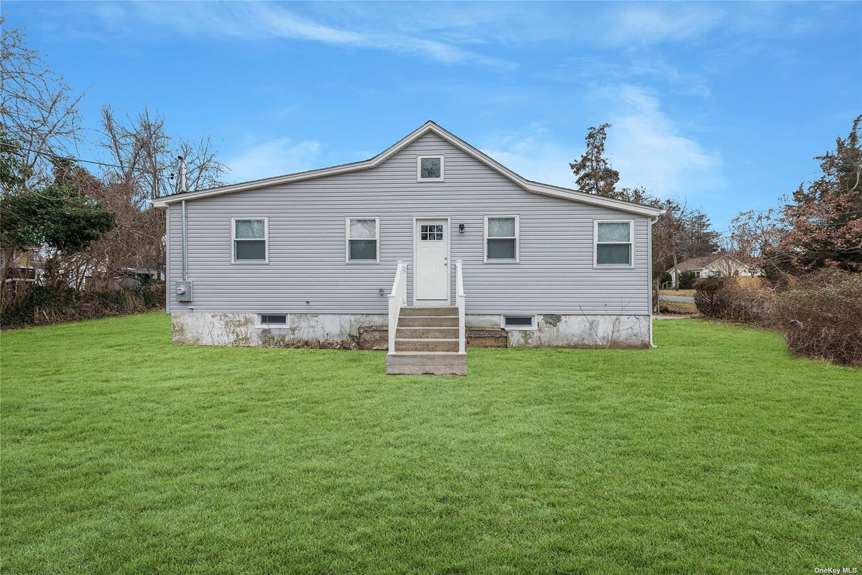 Primary Photo - 364 Dogwood Rd W