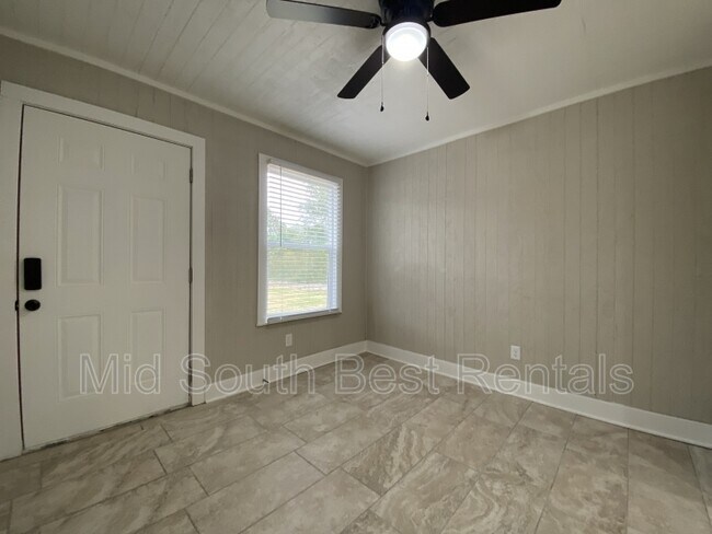 Foto del edificio - 8217 1st St