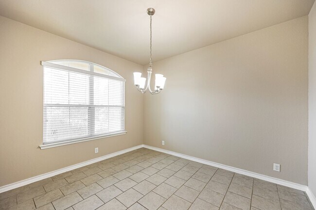 Foto del edificio - 5 BR/3.5BA | Newly Renovated Single Family Home | 1-Car Garage Parking | Fenced Backyard!