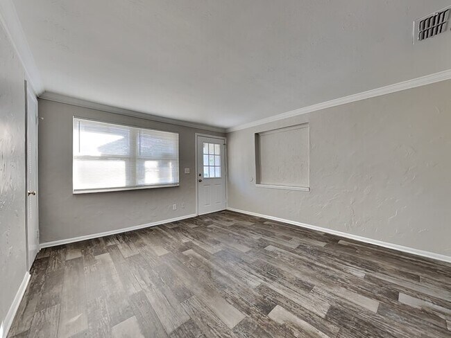 Foto del edificio - 5916 Ensenada Rd