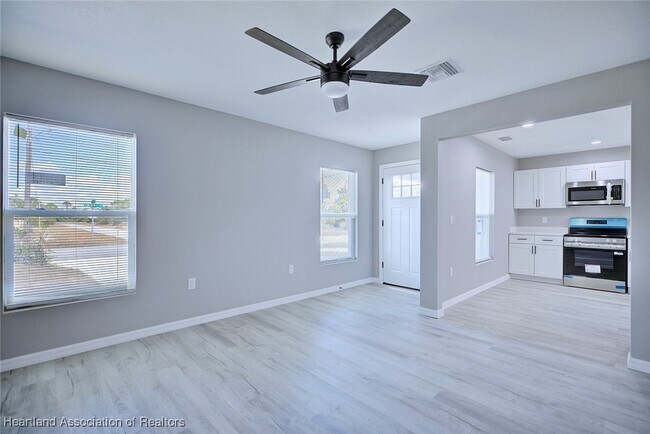 Building Photo - 295 Lincoln Rd NE