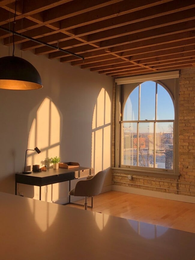Interior Photo - Serif MKE