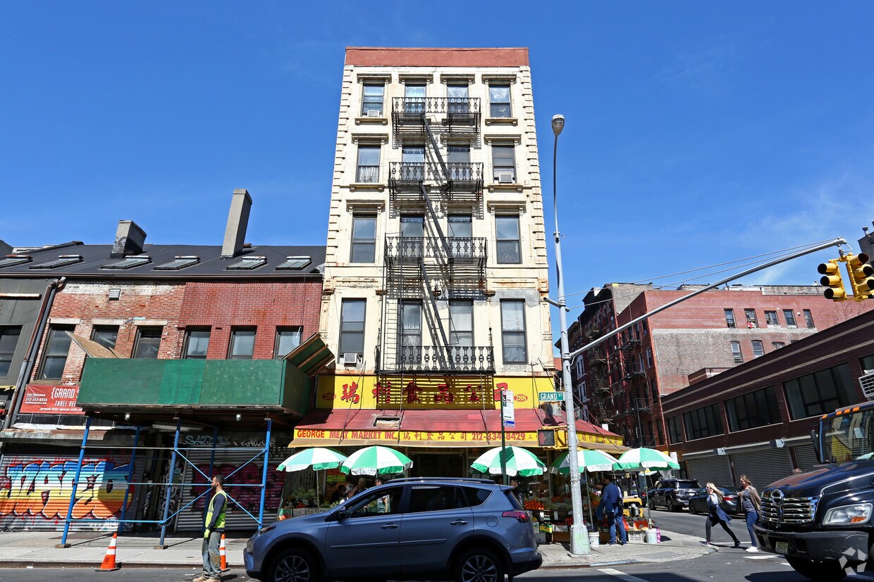 Building Photo - 288 Grand St