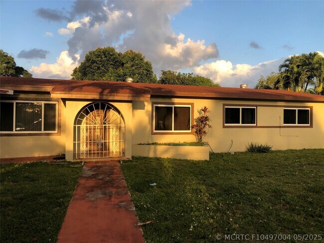 Foto del edificio - 12975 NW 18th Ct