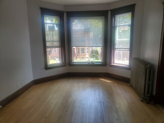 Building Photo - 312 N Mason Ave