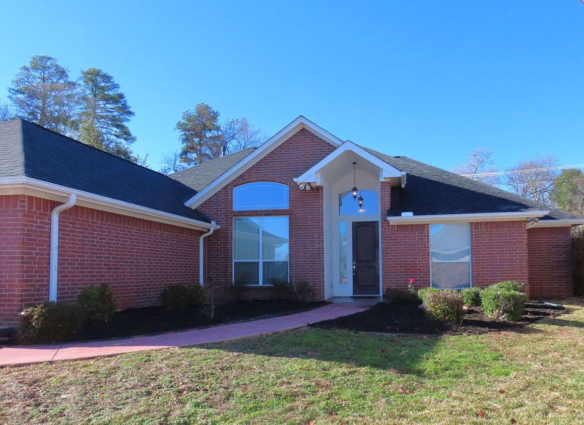 Primary Photo - South Tyler! Gorgeous 3 Bedroom, 2.5 Bath ...