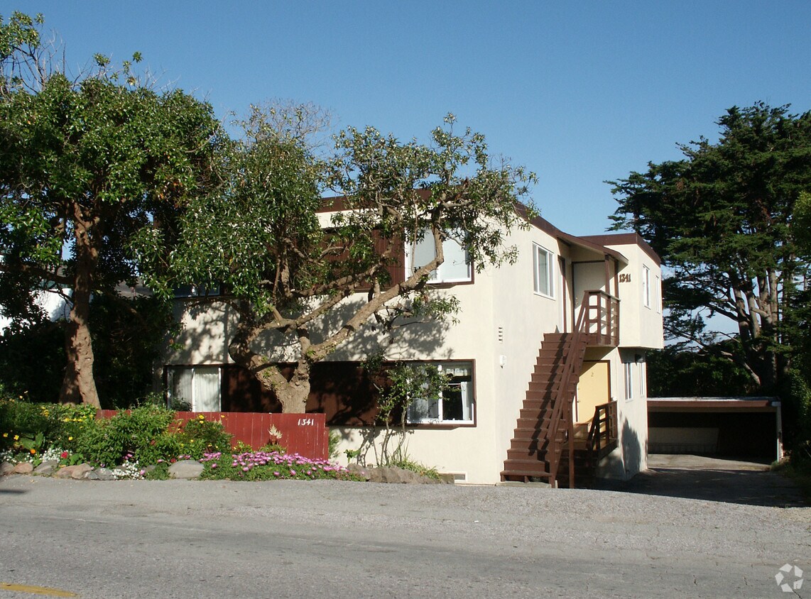 Primary Photo - 1341 Main St