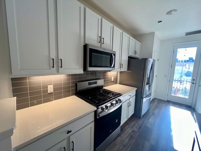 Foto del edificio - Stunning 2 Bed, 2.5 Bath Townhome