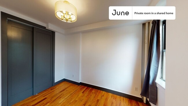 Foto del edificio - Private bedroom in 5 bed/2 bath Home